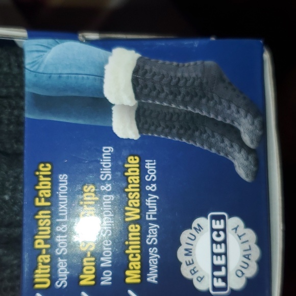 New Huggle Gray Slipper Fleece Cablelknit OSFA As Seen On TV - Picture 3 of 6